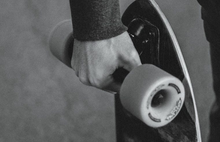 Skateboarder travels 4000Km across Australia