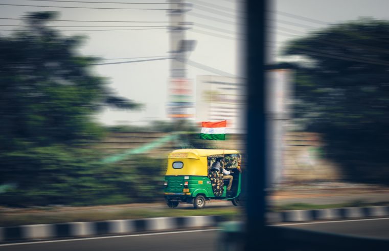 Tuk-tuk driver turns his vehicle into an ambulance to help the covid patients in his city.