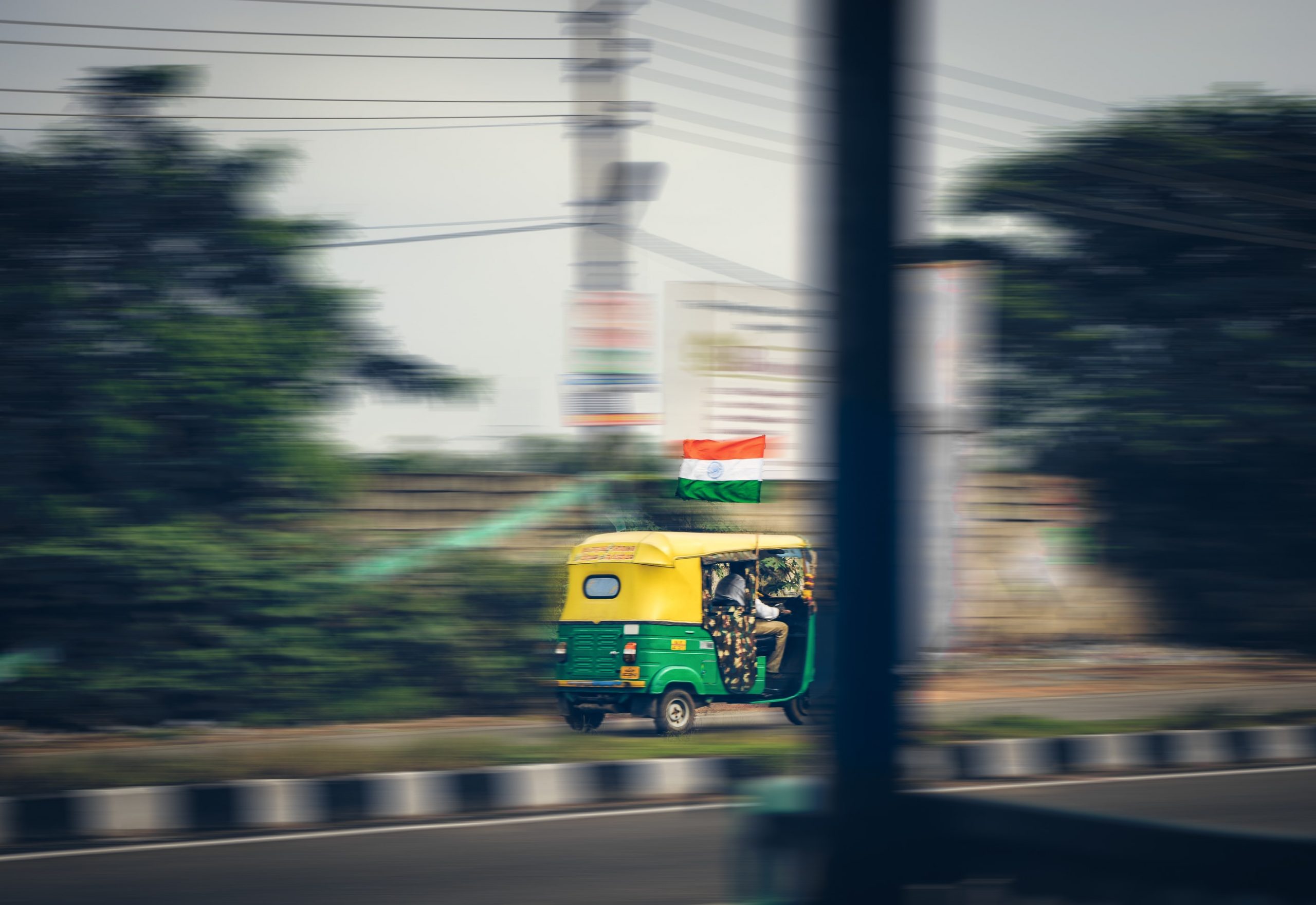 Tuk-tuk driver turns his vehicle into an ambulance to help the covid patients in his city.