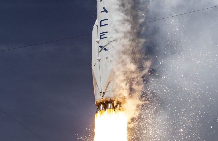 SpaceX reusable rocket made its first successful landing