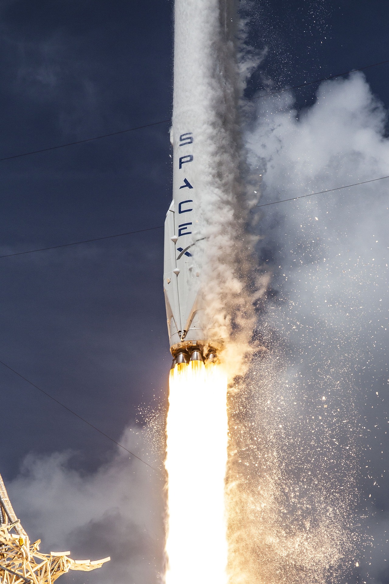SpaceX reusable rocket made its first successful landing