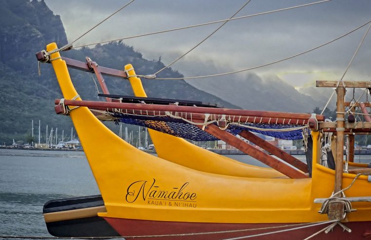 The magic of non-instrumental oceanic navigation