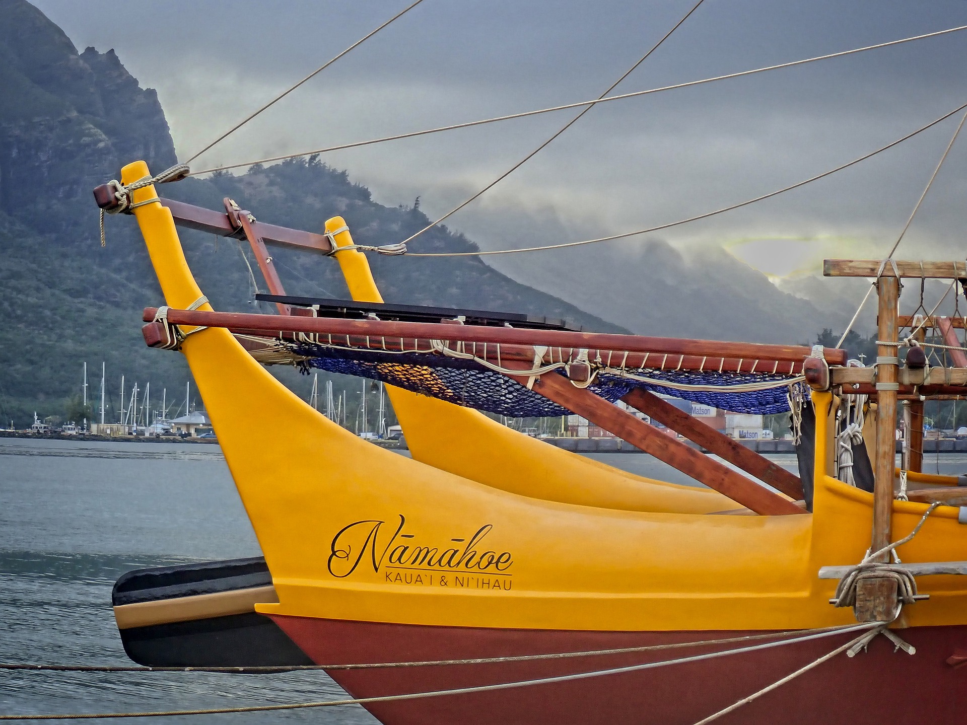 The magic of non-instrumental oceanic navigation