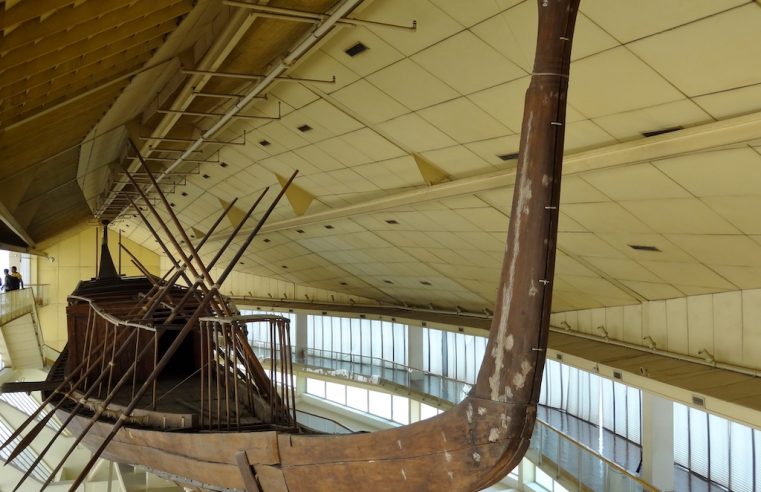 Cheops’ “solar boat” moved to the new museum of Giza