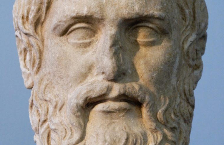 The ancient greek guide to handle social media