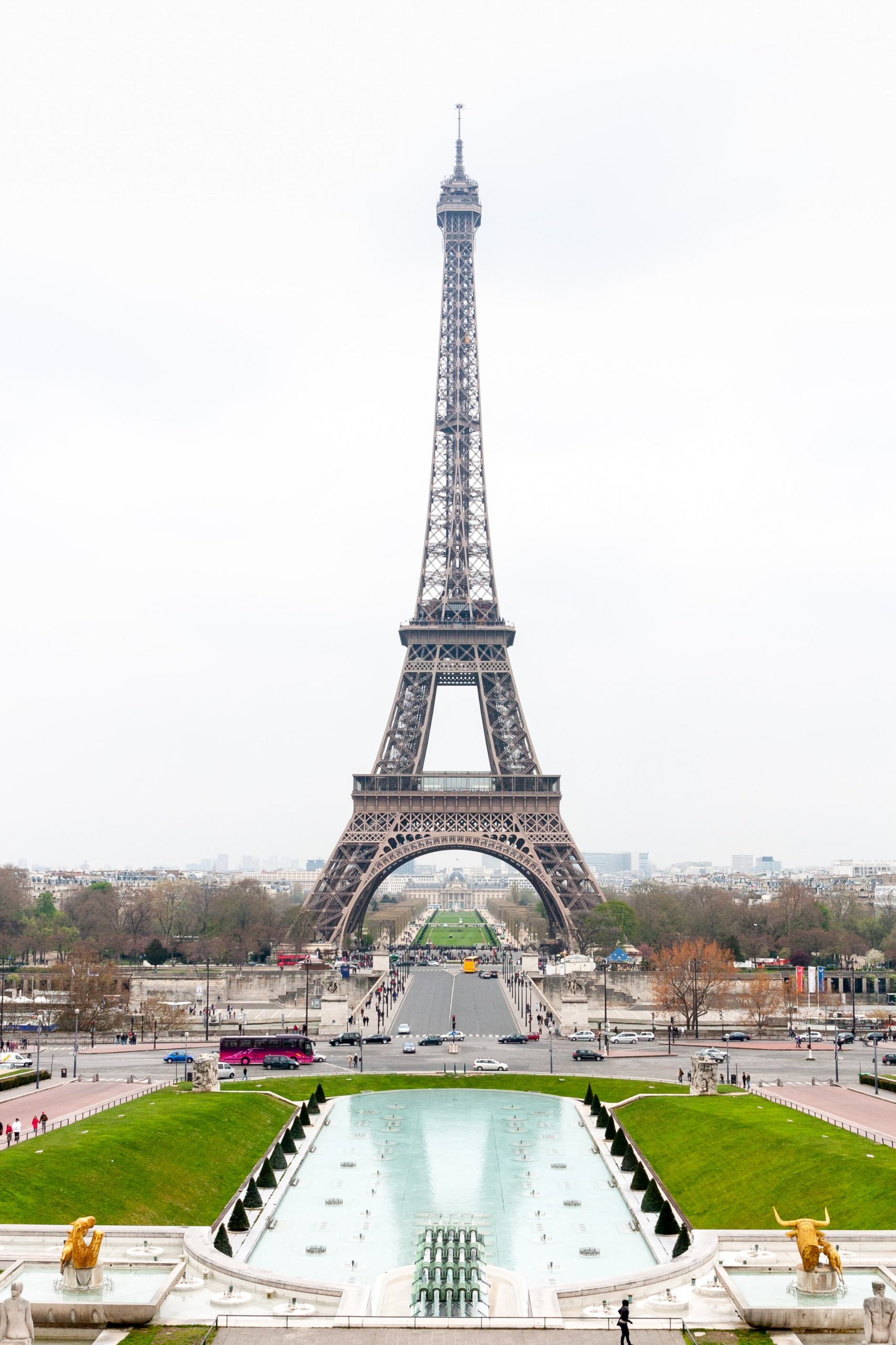 Walking on a slack-line from the Eiffel Tower